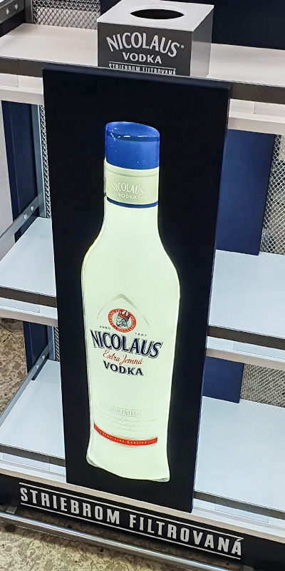 Nicolaus Vodka, regál na striebrom filtrovanú vodku